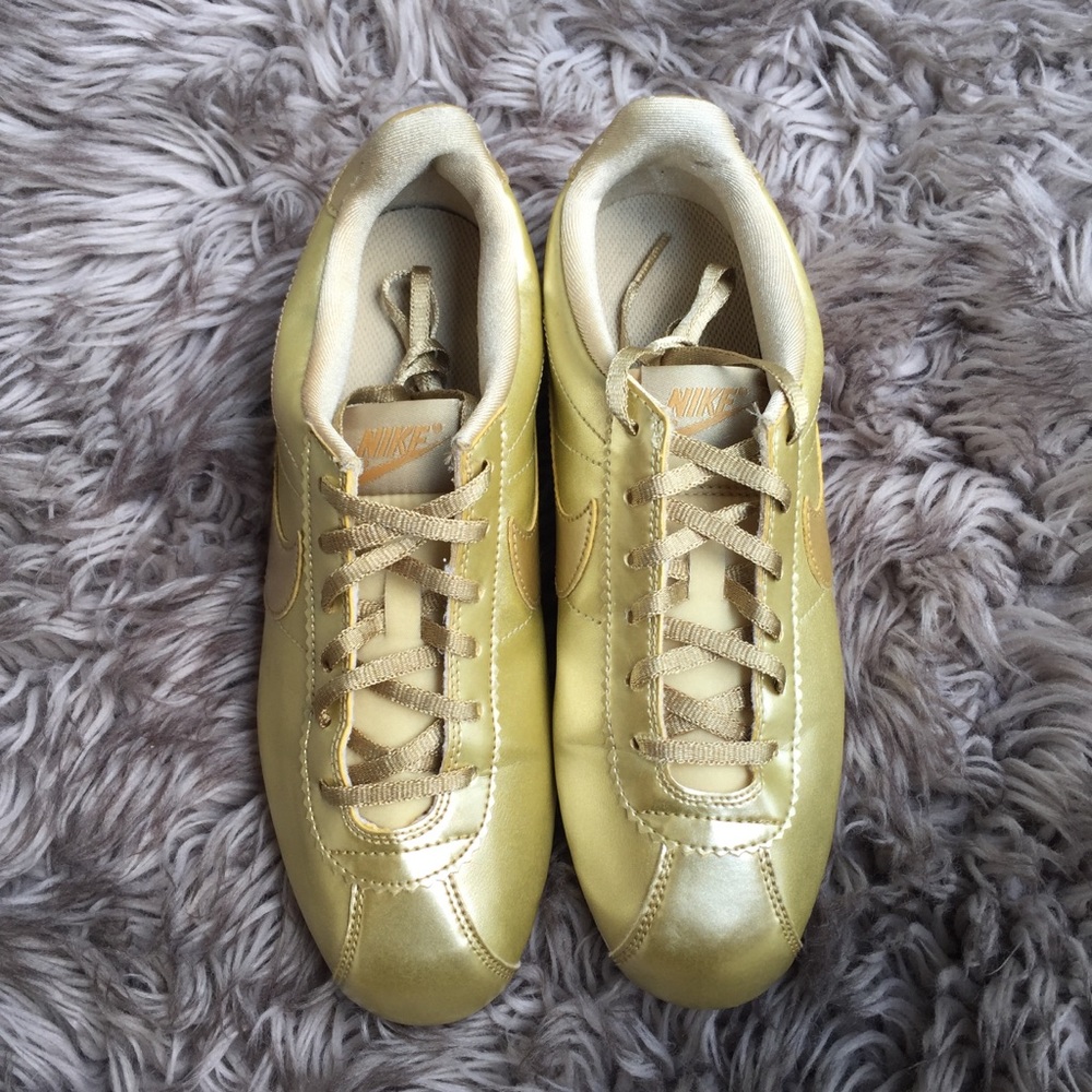 SOLD! Nike Cortez Special Edition Metallic Gold 6Y - Picture 4 of 8